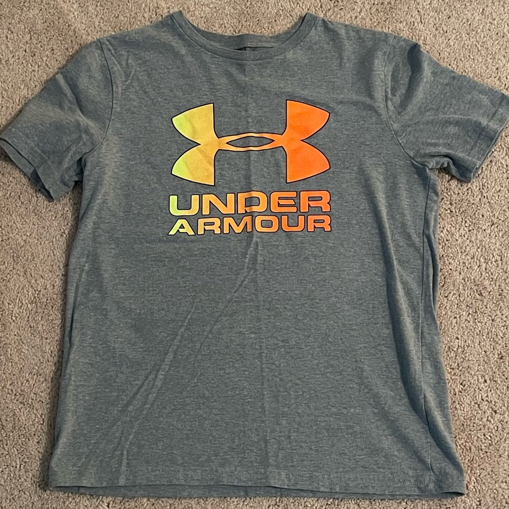 Under Armour Boys shirt